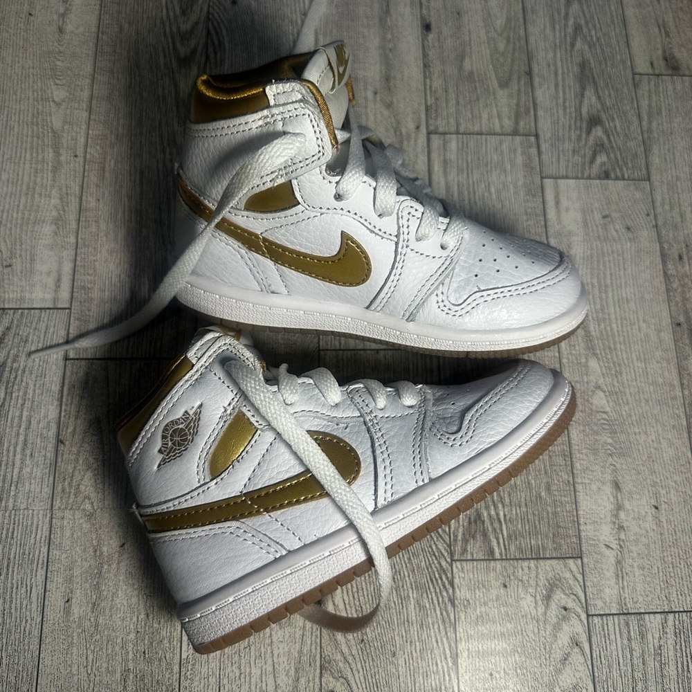 New! Kids NIKE AIR JORDAN, White and Gold High-Top Sneakers. Size 8C